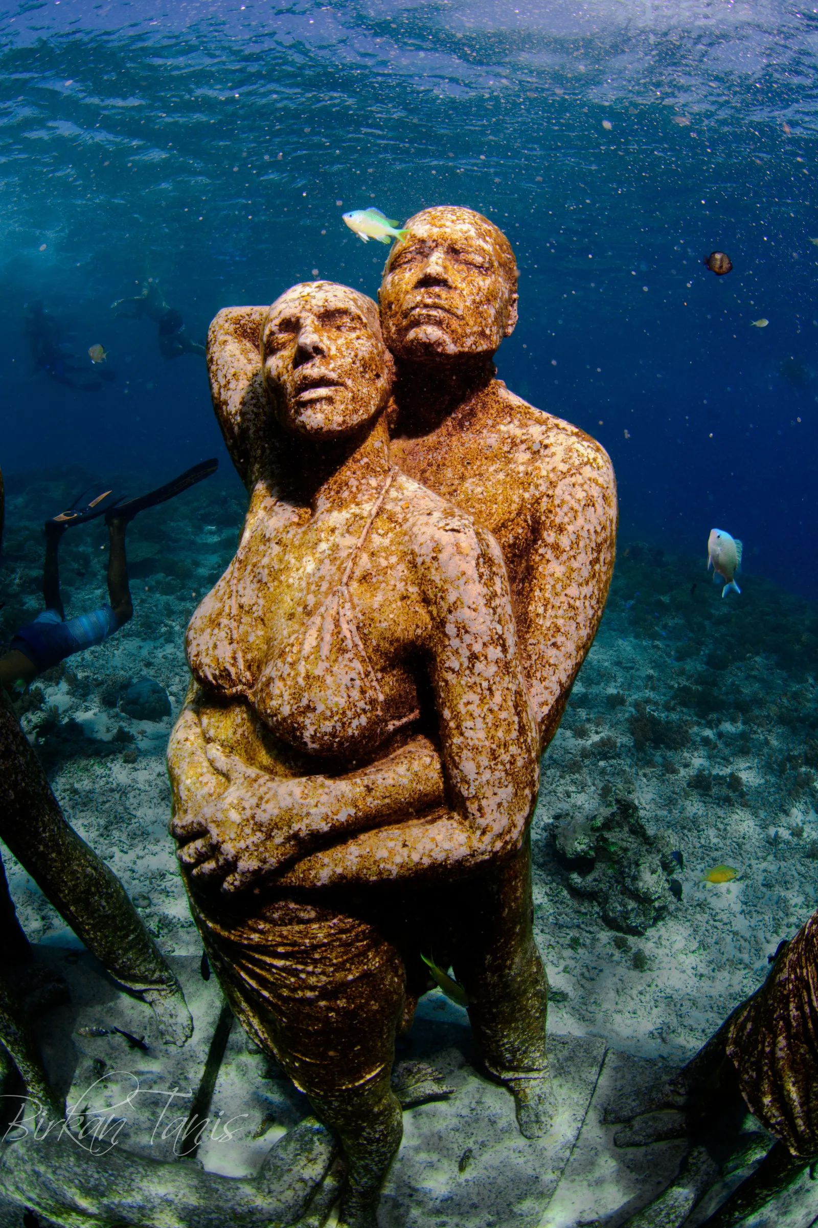 Statue couple in soft light