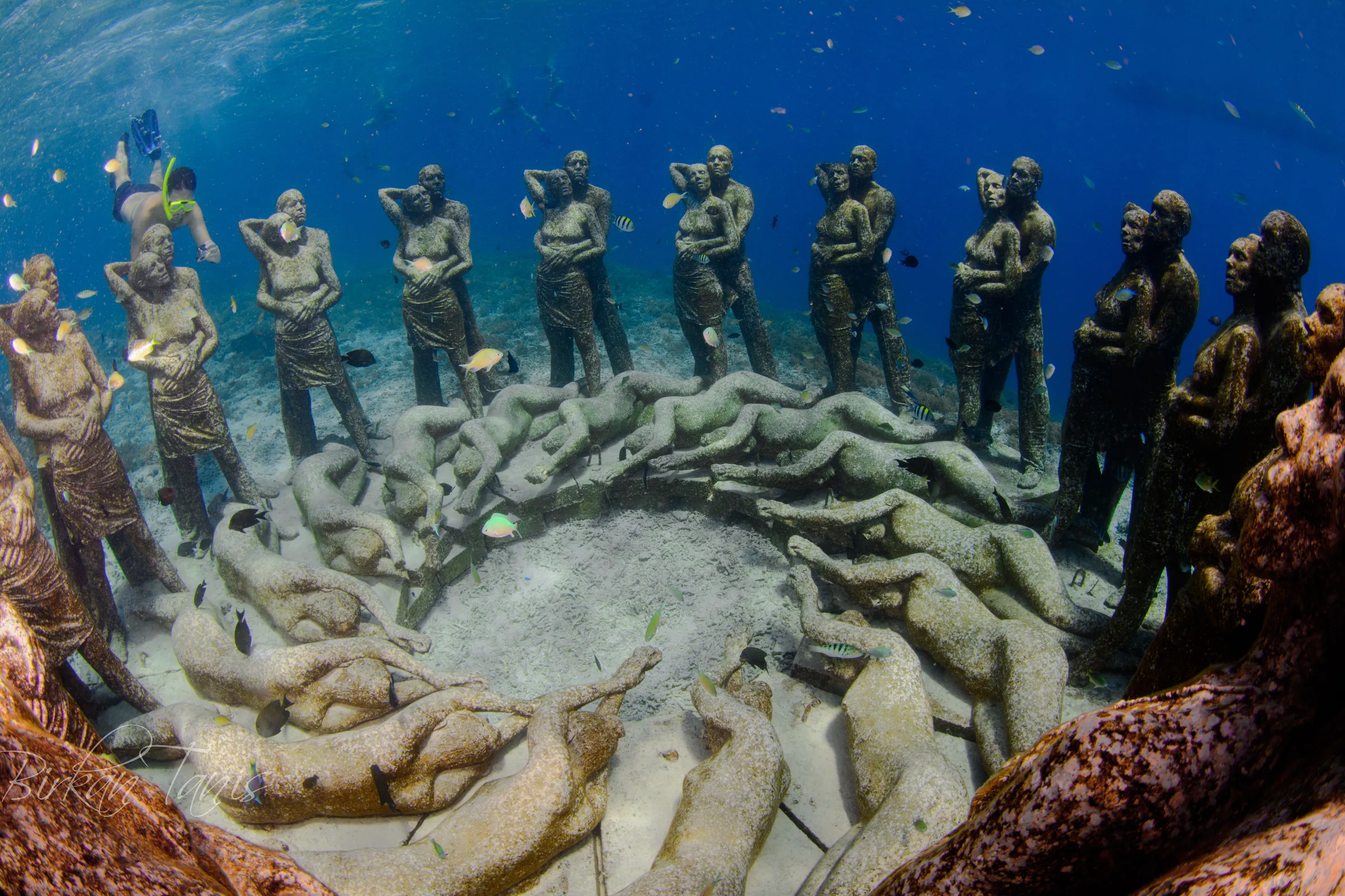 Underwater statue circle