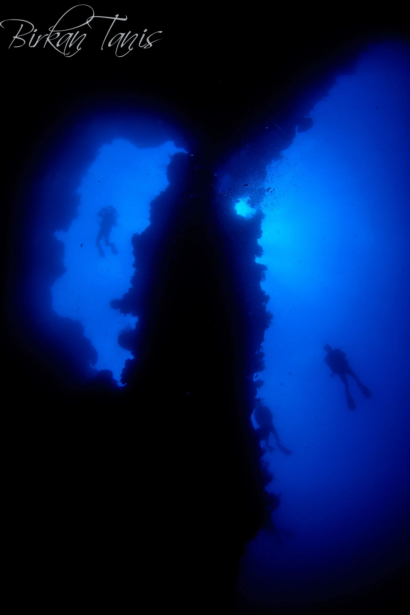 Diver entering a swim-through